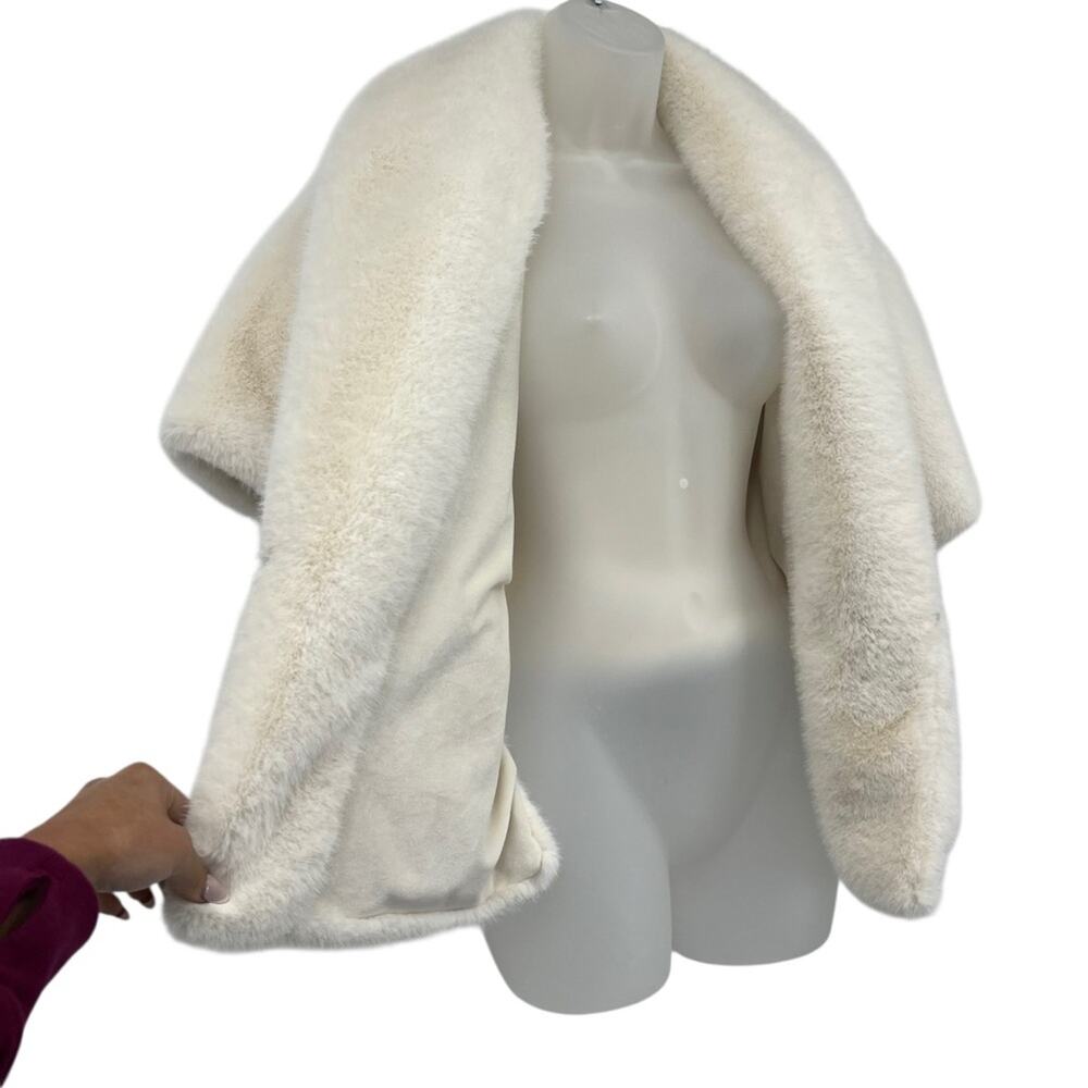 Gemma Layne Cream White Faux Fur Cape Shawl Collar Dolman Sleeves One Size - Picture 4 of 11
